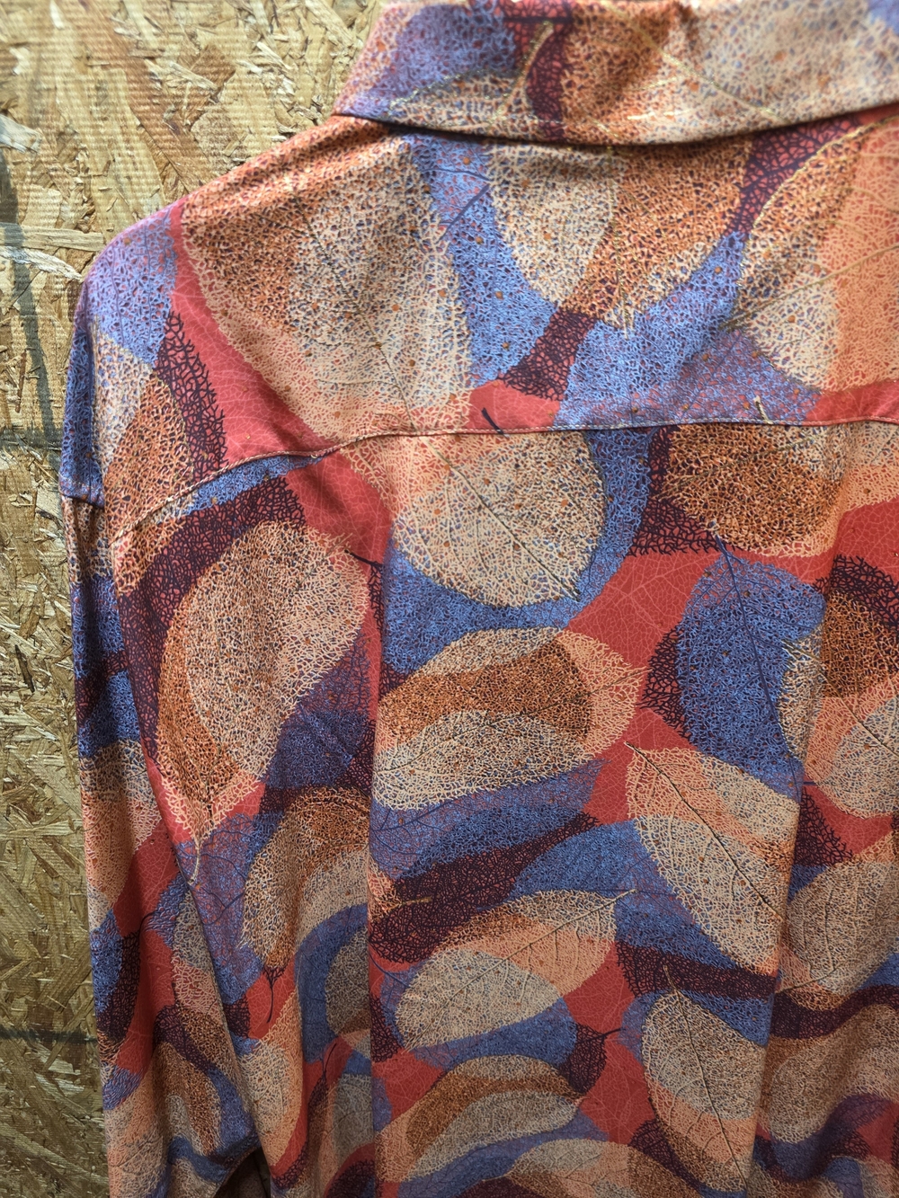 Men's Abstract Pattern Button-Up Shirt - Red/Blue - Picture 5 of 8